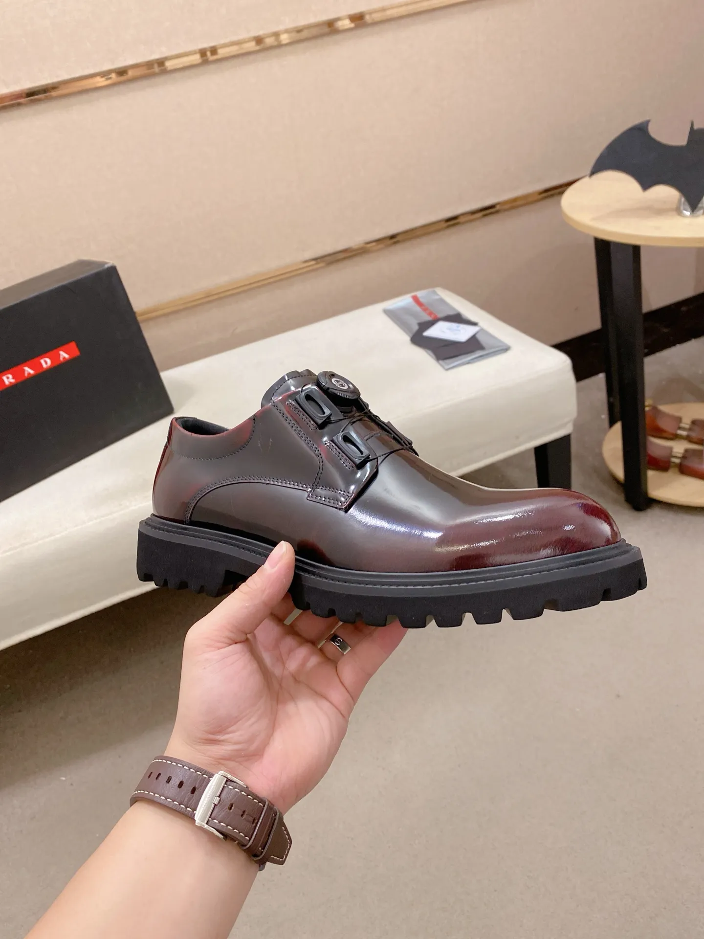 Factory price 640💰 🍁🍁High version High-quality new PRADA (Prada) counters are launched simultaneously, new men's shoes, 😘fabrics are selected from imported lacquered first-layer cowhide, and imported cowhide lining. 👍🏿 High-end ☄️ air-cushion molded anti-slip rubber outsole, exquisite lines, simple and elegant, comfortable and high-end for leisure travel. Code number: 38 to 45